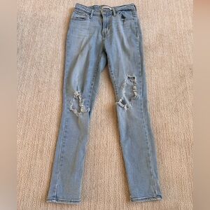Levi’s Distressed Women Skinny Jeans